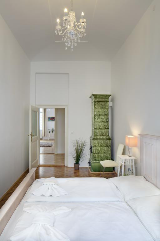 Old Town Square Apartments Прага Номер фото