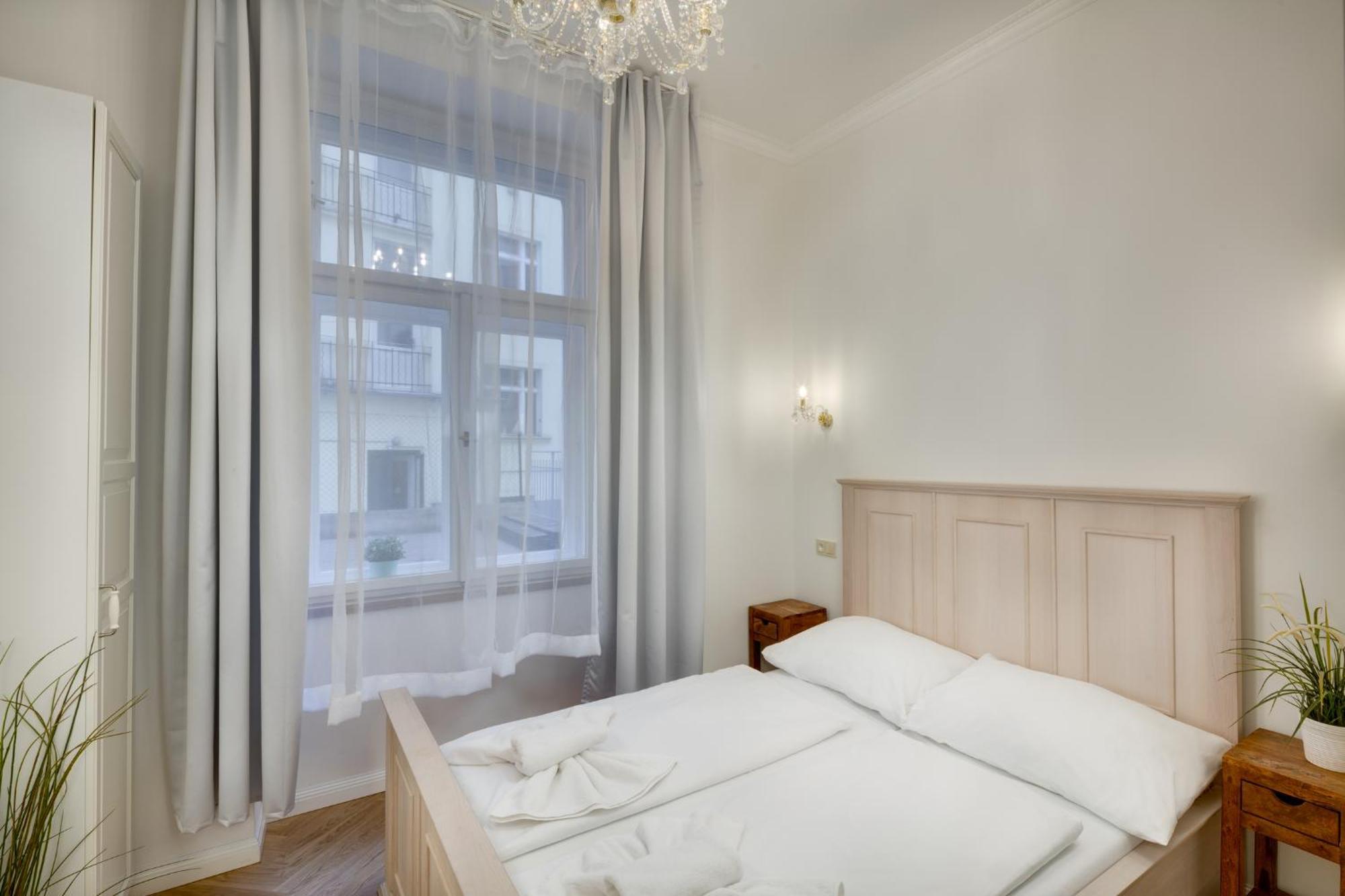 Old Town Square Apartments Прага Экстерьер фото