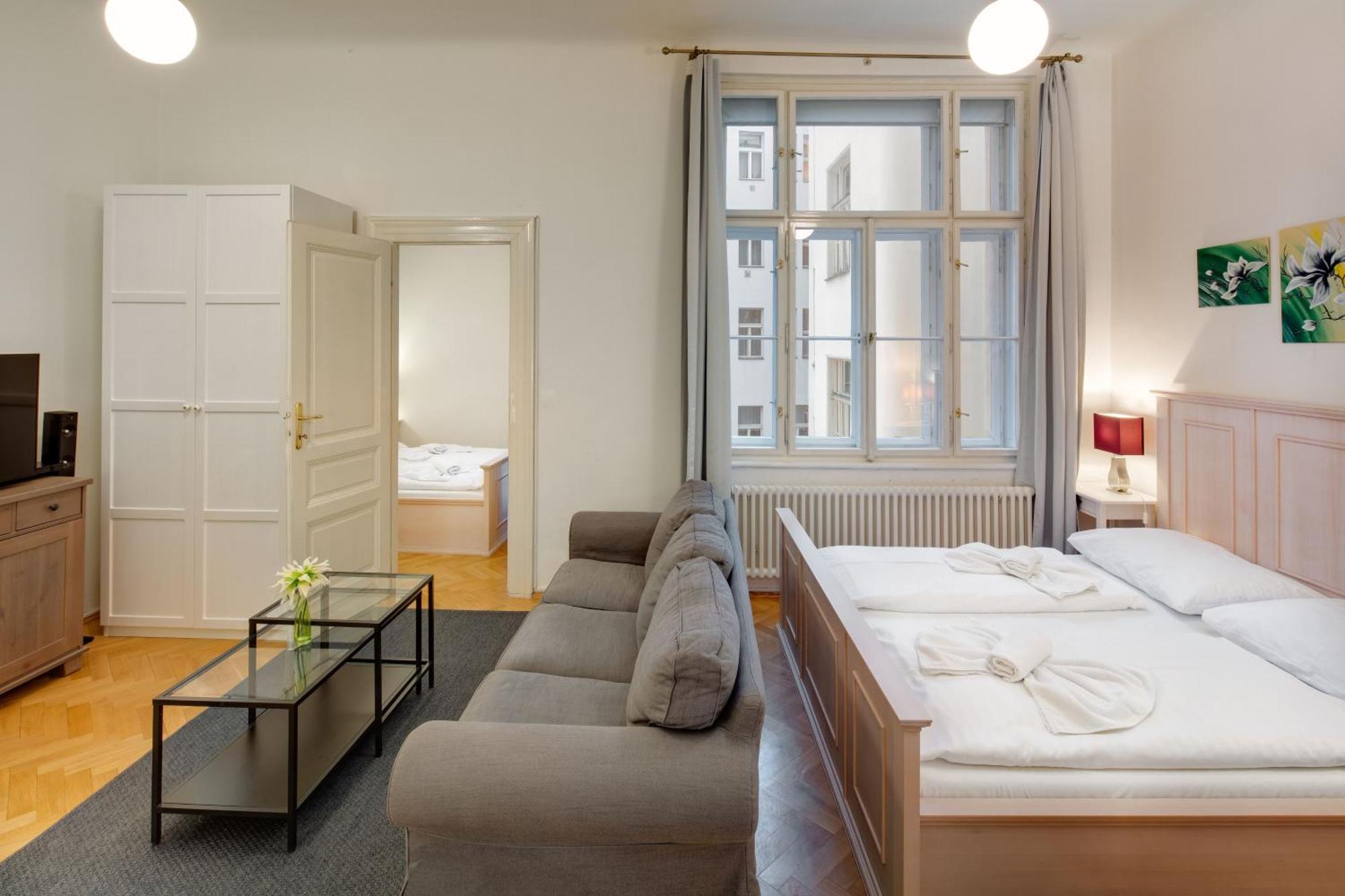 Old Town Square Apartments Прага Экстерьер фото