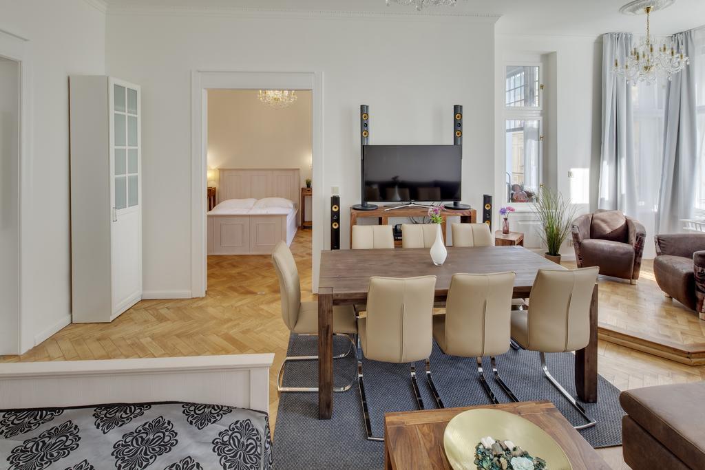 Old Town Square Apartments Прага Экстерьер фото