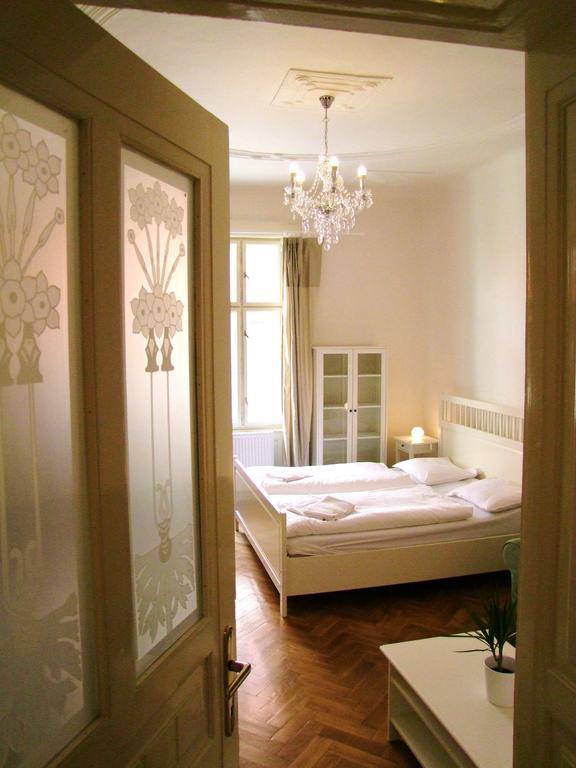 Old Town Square Apartments Прага Экстерьер фото