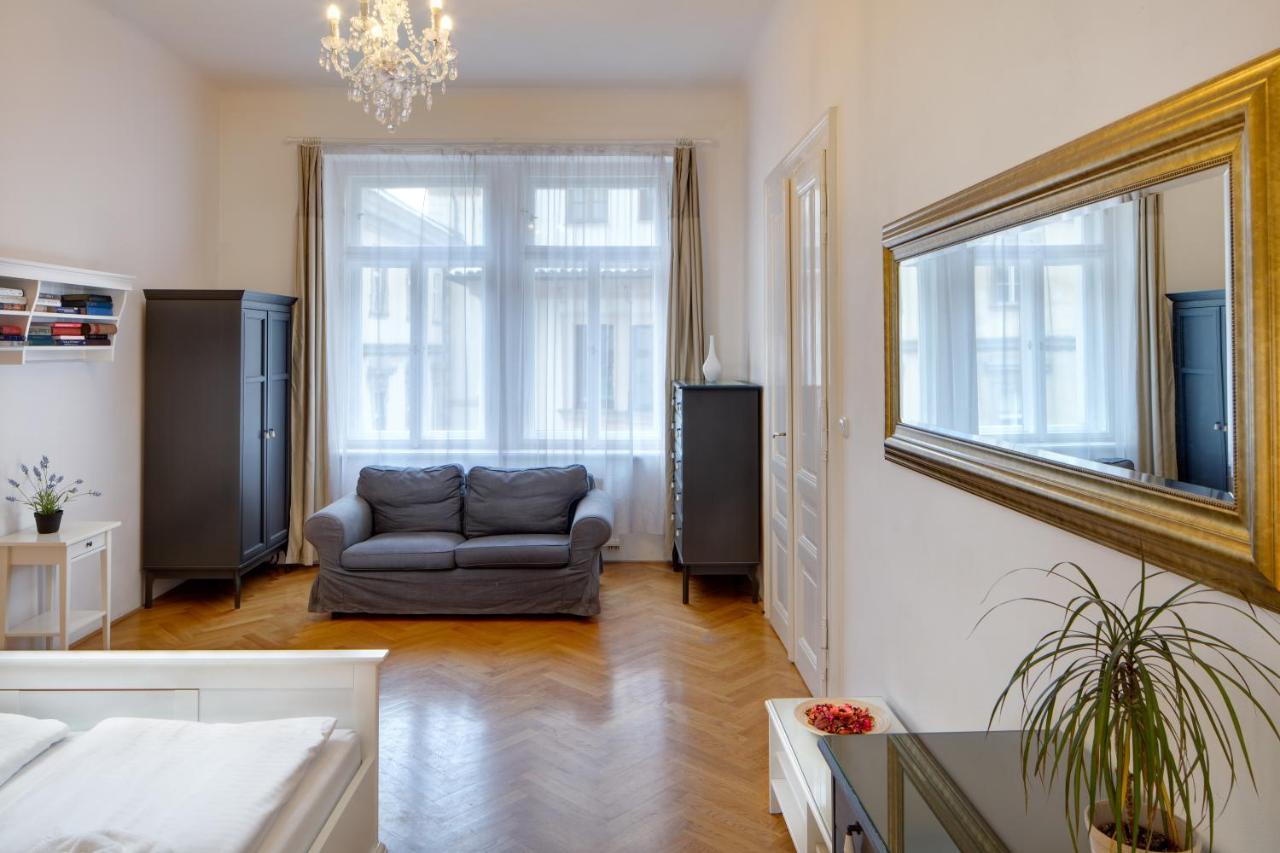 Old Town Square Apartments Прага Экстерьер фото