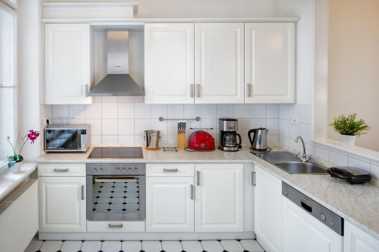 Old Town Square Apartments Прага Экстерьер фото
